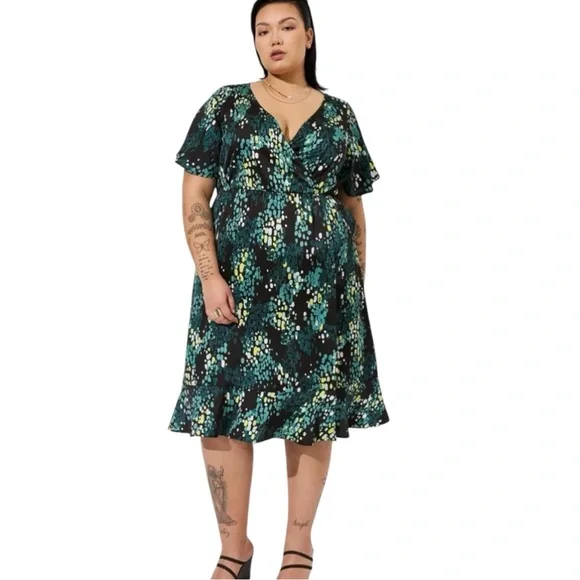 Torrid Women Midi Bubble Charm Flutter Sleeve Wrap Dotted Print Dress Sz 2X - Picture 6 of 9